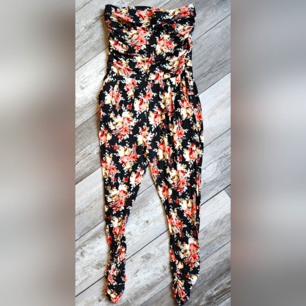 FLORAL "AMERICAN DREAM" SLTRAPLESS JUMPSUIT!